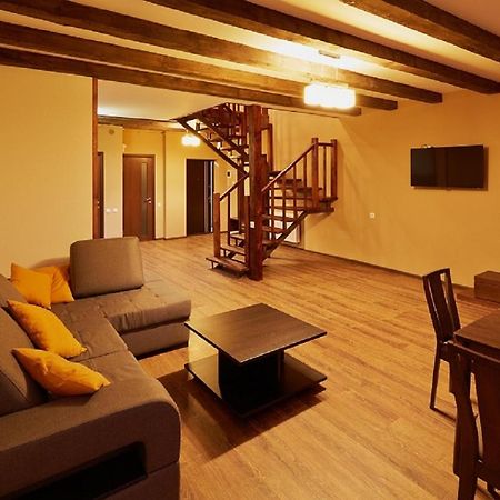 Apartment On Lychakivska Lviv Bagian luar foto