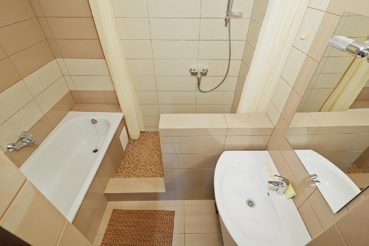 Apartment On Lychakivska Lviv Bagian luar foto